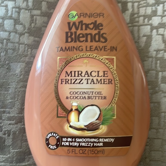 New Garnier Whole Blends Taming
Leave-In Treatment Miracle Frizz
Tamer 5 oz x 6 - Picture 3 of 8